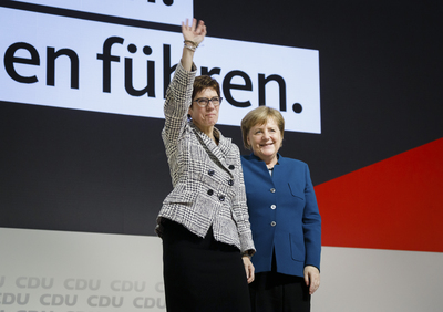 AKK und Merkel Parteitag Dez2018